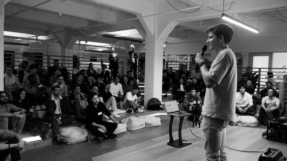 Founder pitching at hacker house